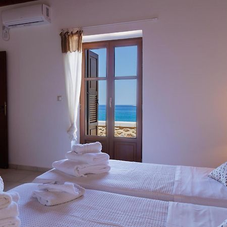 Sun Villa Néon Oítilon Buitenkant foto