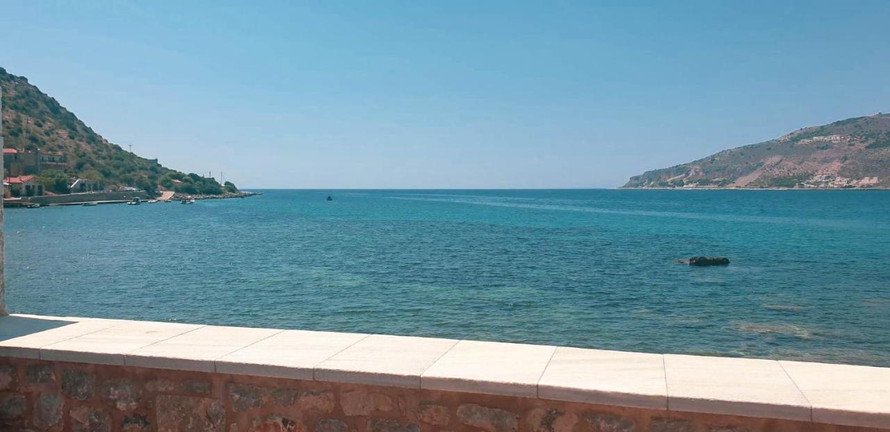Sun Villa Néon Oítilon Buitenkant foto