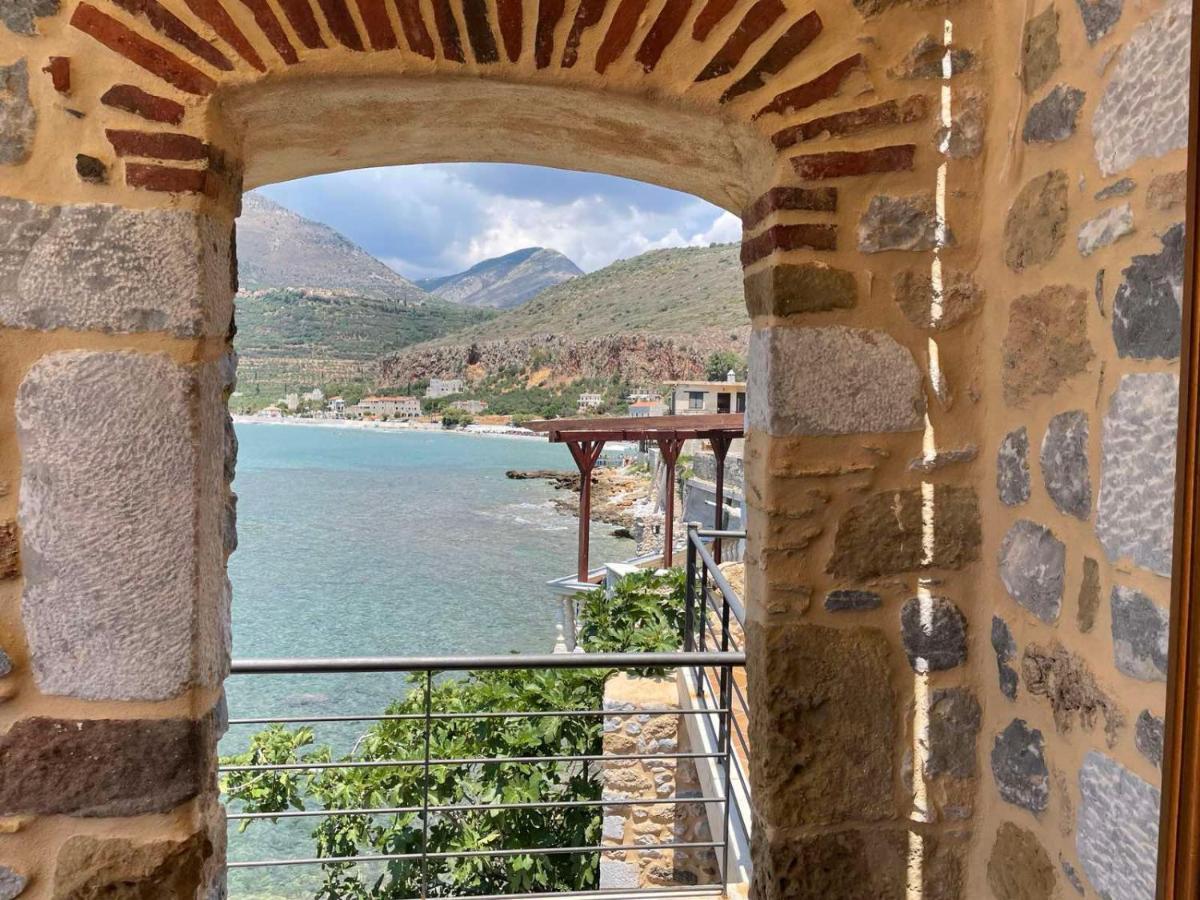 Sun Villa Néon Oítilon Buitenkant foto