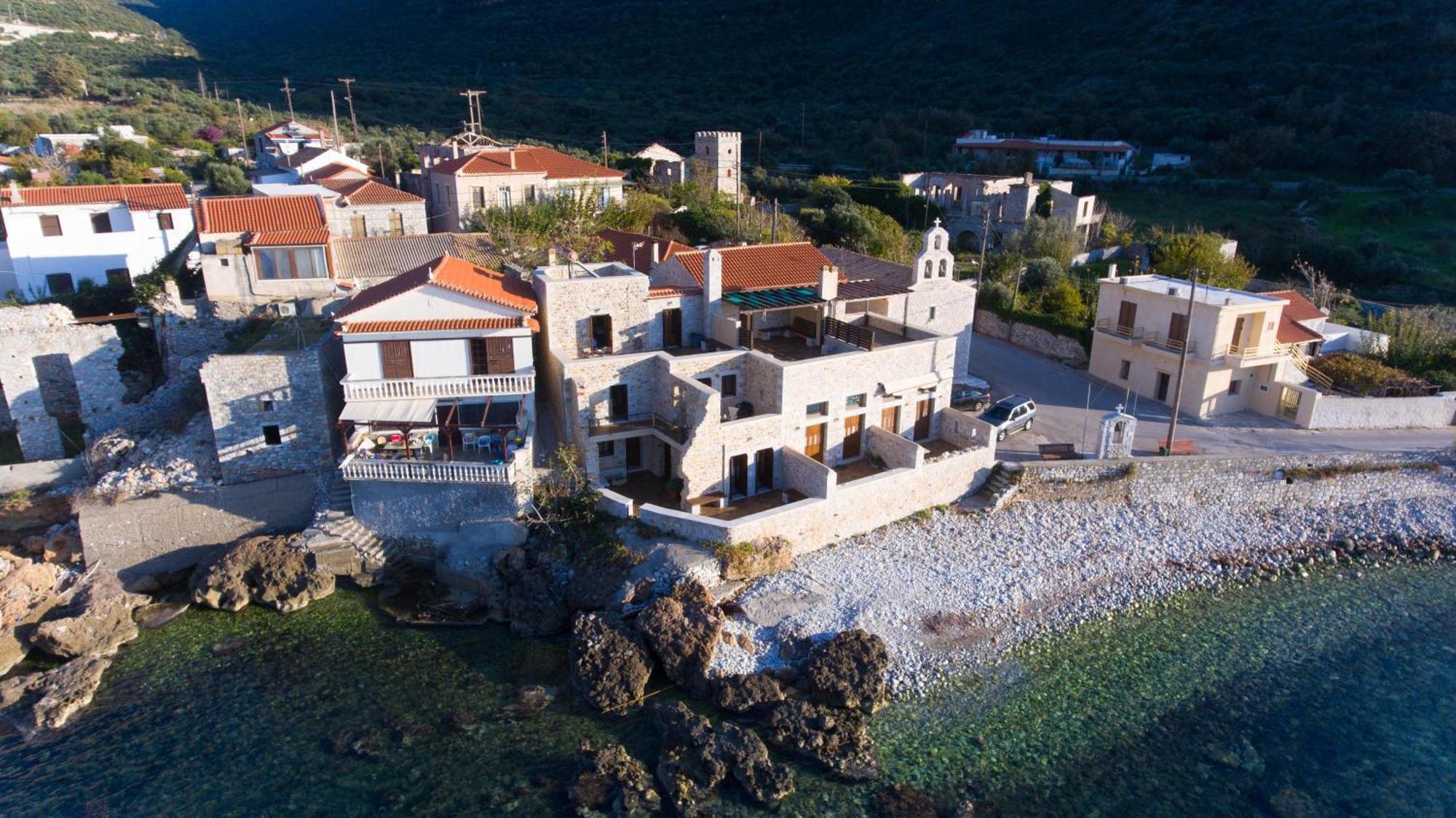 Sun Villa Néon Oítilon Buitenkant foto