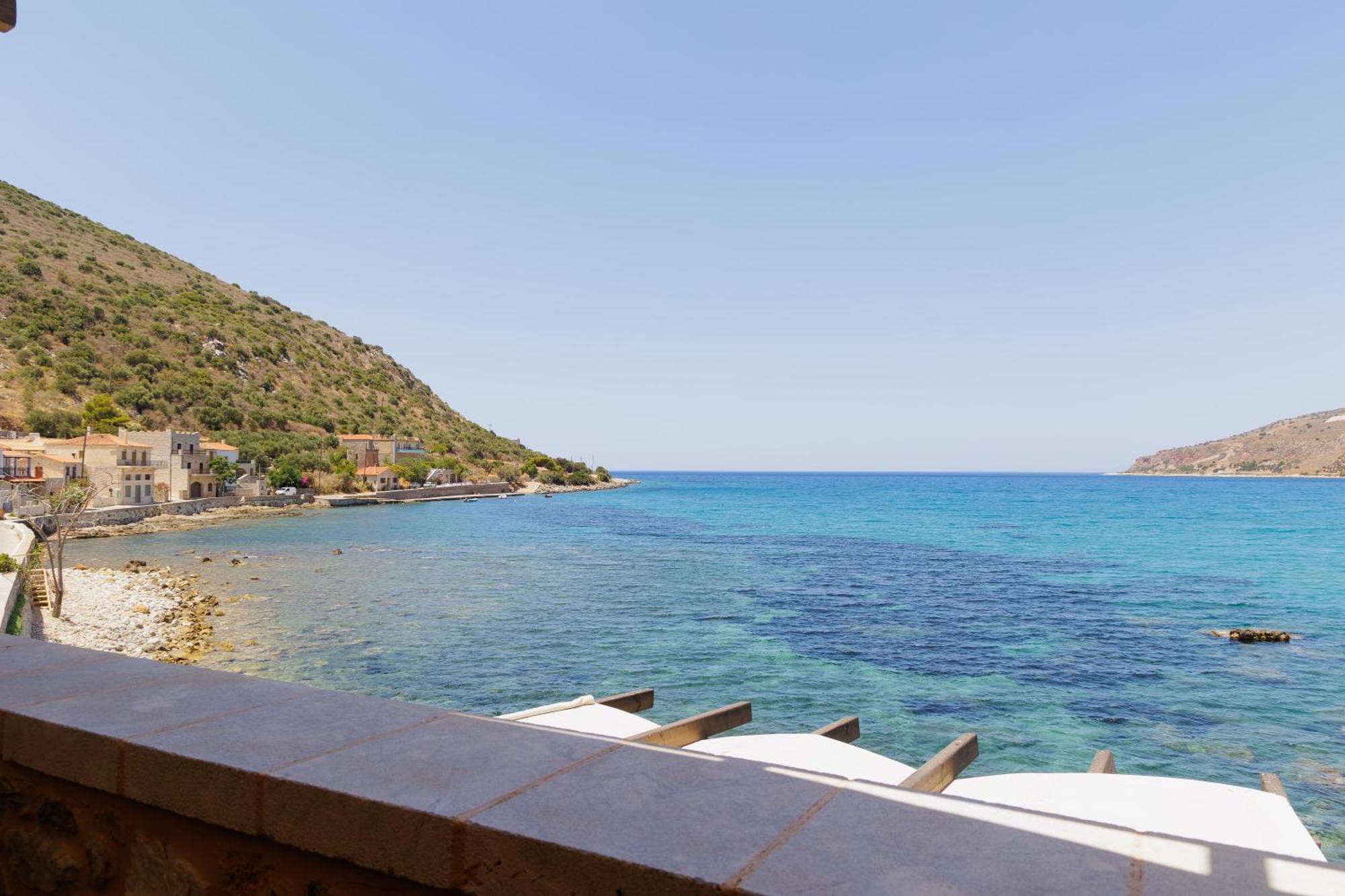 Sun Villa Néon Oítilon Buitenkant foto