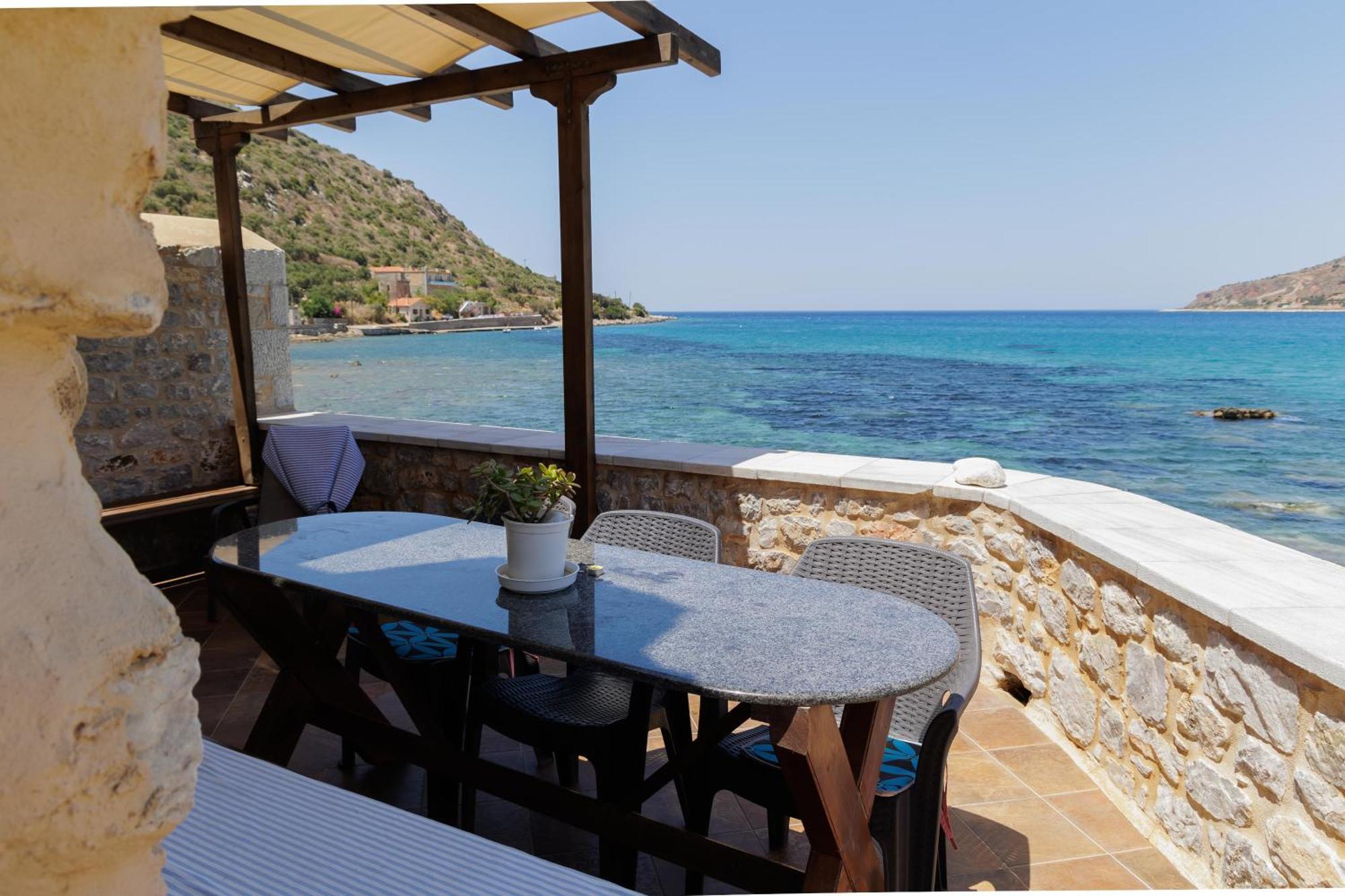 Sun Villa Néon Oítilon Buitenkant foto