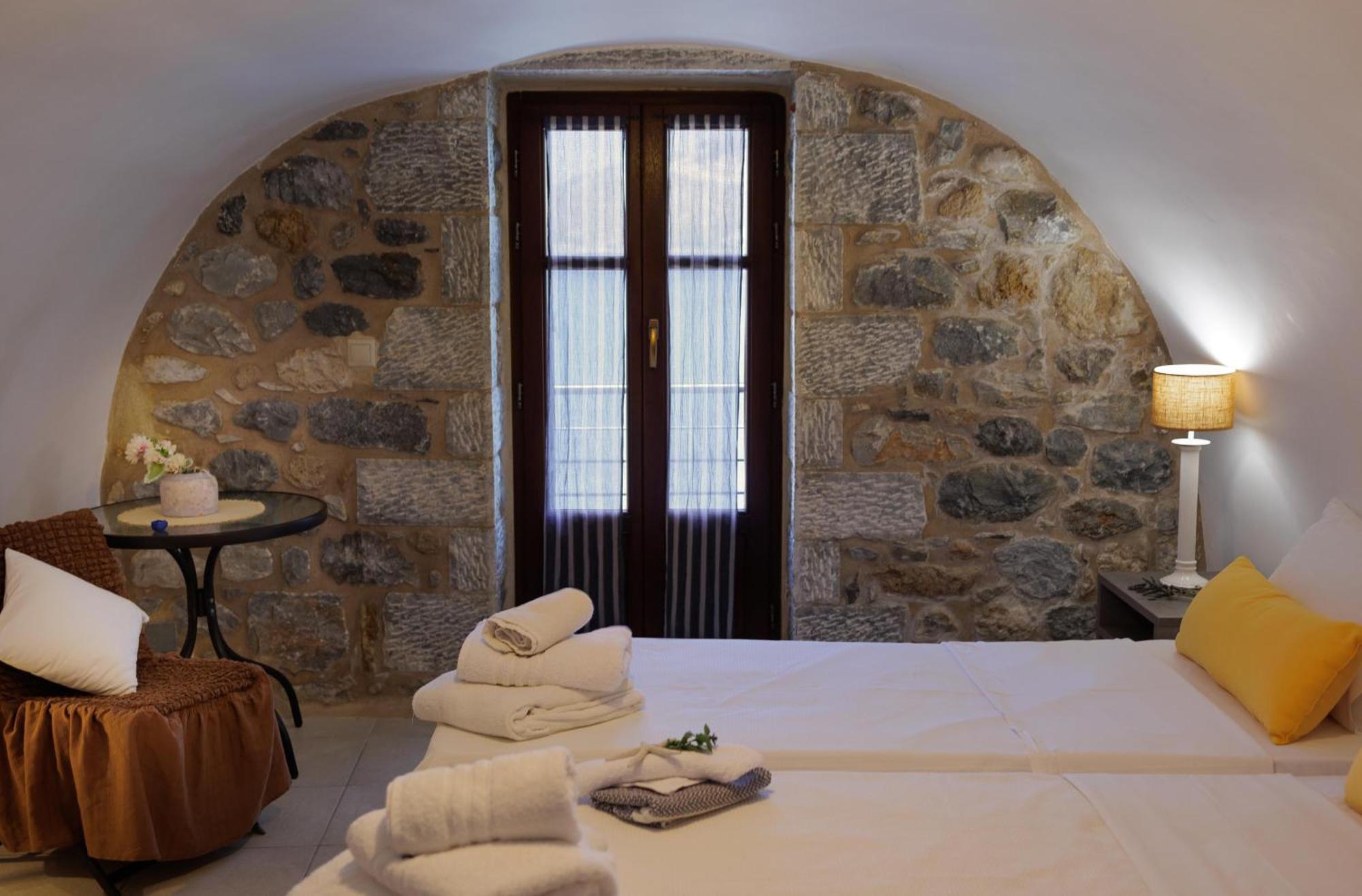 Sun Villa Néon Oítilon Buitenkant foto