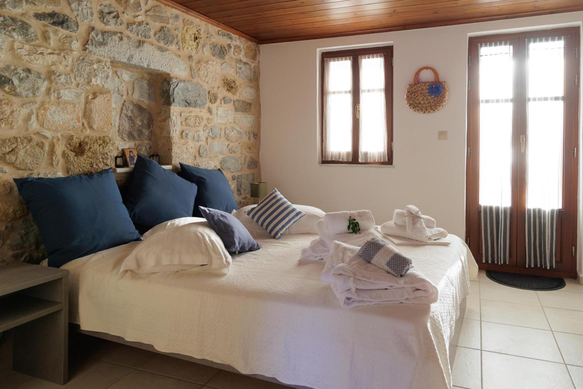 Sun Villa Néon Oítilon Buitenkant foto