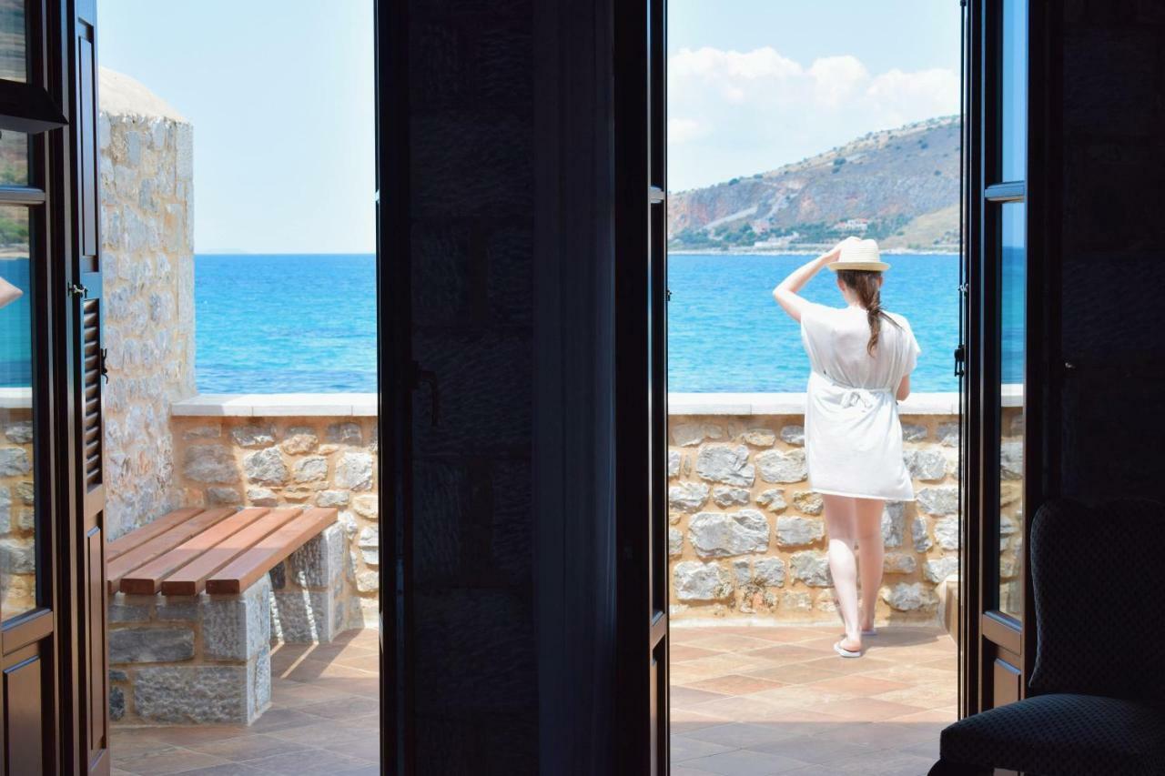 Sun Villa Néon Oítilon Buitenkant foto